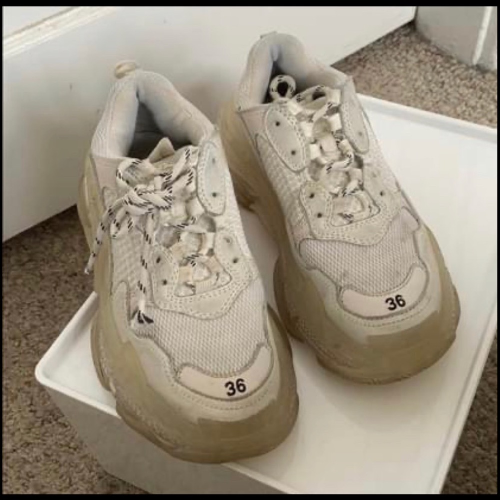 Balenciagas triple S clear sole